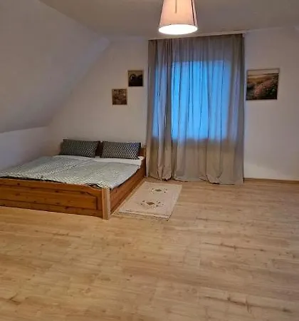 Lolitas 1-4 Apartment *