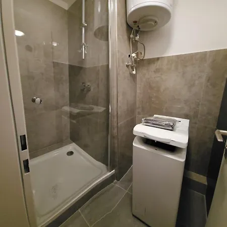 Lolitas 1-4 Apartment